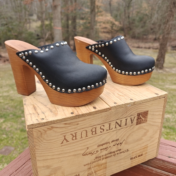 Steve Madden "DUTCHESS" Black Leather Studded Wood-Platform Clogs - Picture 2 of 8